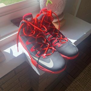 Men’s Nike basketball shoes sz 10.5- black orange